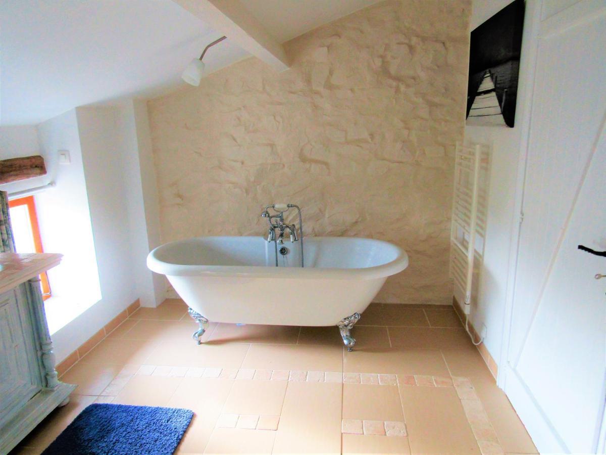Tlc Gites And B&B Tusson Zewnętrze zdjęcie